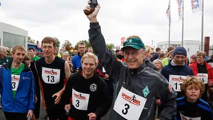 Willi Lemke gibt den Startschuss zum I-Run in Achim