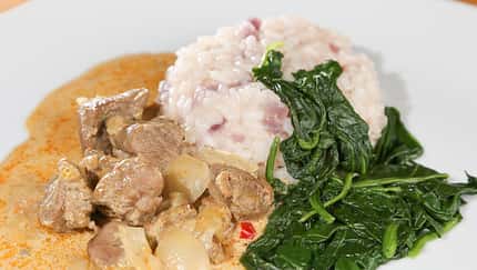 Lammcurry mit Spinat und Risotto