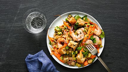 Garnelen auf Gurkensalat