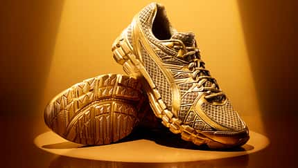Laufschuh in Gold
