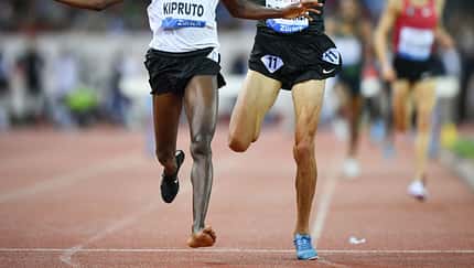 Conseslus Kipruto aus Kenia gewinnt das 3000-Meter-Hindernis-Rennen beim Diamond-League-Meeting in Zürich 2018, obwohl er unterwegs einen Spike verloren hatte. 