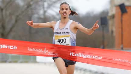 Simon Boch siegt über 10 Kilometer in Berlin