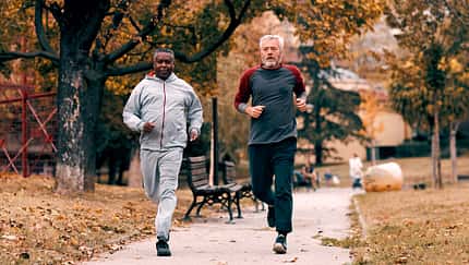 Zwei Männer beim Lauftraining