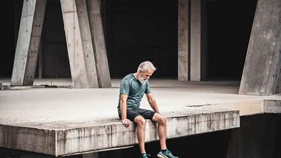 Laufen kann gegen die Symptome einer Depression helfen. Wir erklären, warum Bewegung gut für die Psyche ist.
