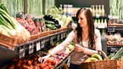 Gemüse-Auslage im Supermarkt