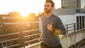 Junger Mann beim Lauftraining