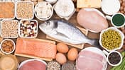 Fleisch, Milch, Käse, Nüsse und Hülsenfrüchte sind ideale Eiweißquellen.