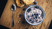 Müsli enthält viele Kohlenhydrate und liefert damit wichtige Energie. 