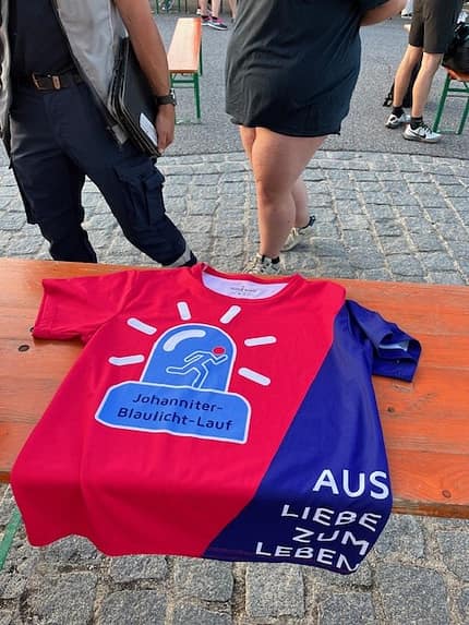 Johanniter Blaulicht-Lauf Regensburg - Laufshirt für jeden Teilnehmer Johanniter Blaulicht-Lauf Regensburg - Laufshirt für jeden Teilnehmer