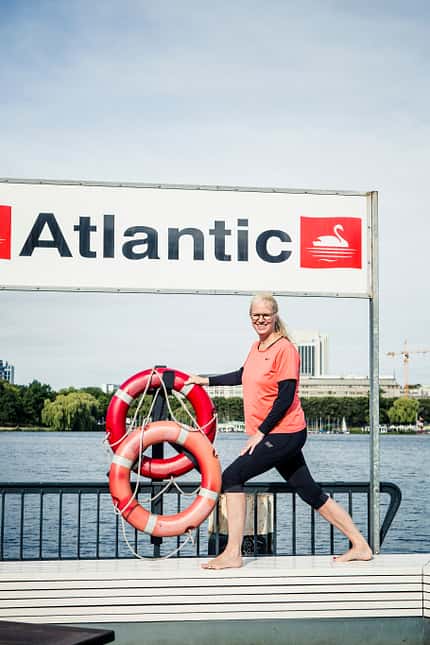 RW 1119 Ein Lauf mit Isabel Bogdan Alster Außenalster Statue Max Bill Foto Isabel Bogdan